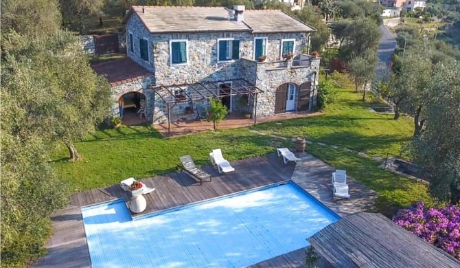 Beautiful home in Cogorno with Outdoor swimming pool, WiFi and 3 Bedrooms