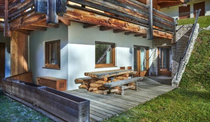 The Wooden House Cortina