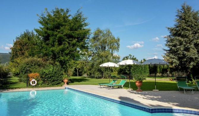 Cozy apartment in Cortona with pool