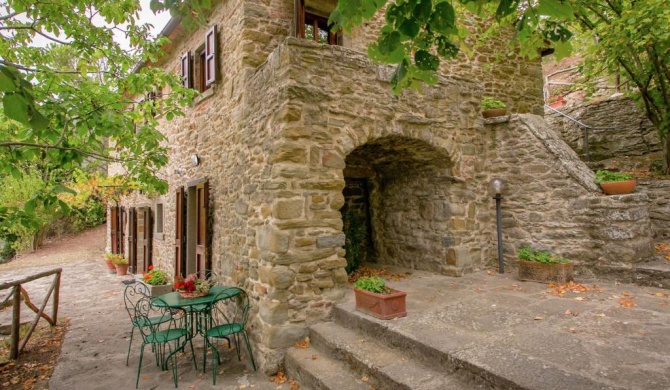 Idyllic Villa in Cortona with Swimming Pool