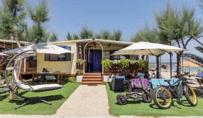 Inviting holiday home in Cupra Marittima on the beach