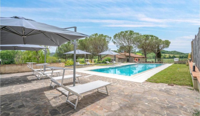 Stunning home in Colle di Val d'Elsa with Outdoor swimming pool, Sauna and 2 Bedrooms