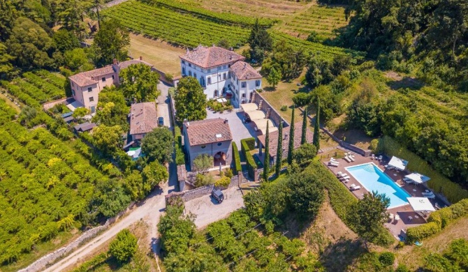 Villa Faccioli Limone With Shared Pool