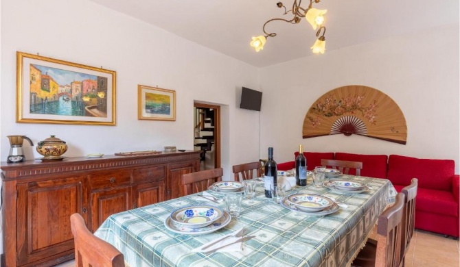 Beautiful home in Fabriano with 5 Bedrooms and WiFi